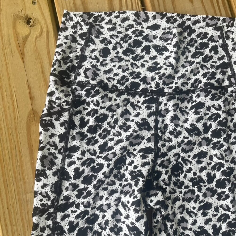 ** Zyia Pocket stash legging size 6-8 Medium black leopard active - Picture 5 of 10